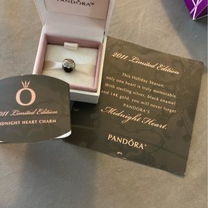 2011 limited edition Pandora midnight heart charm